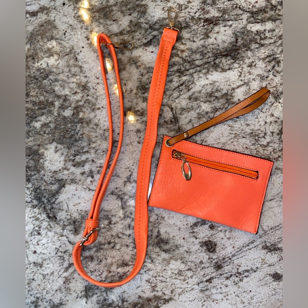 🧡Wristlet and crossbody strap🧡